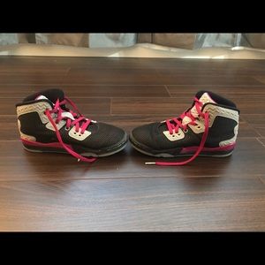 Bllack, pink & gray Jordan girl’s basketball shoes